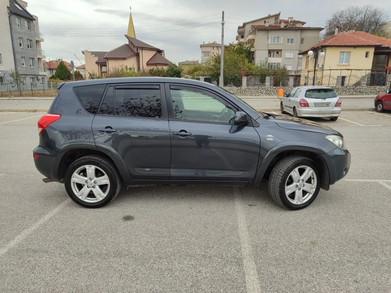 Toyota Rav4 2.2dcat, снимка 2 - Автомобили и джипове - 47841356