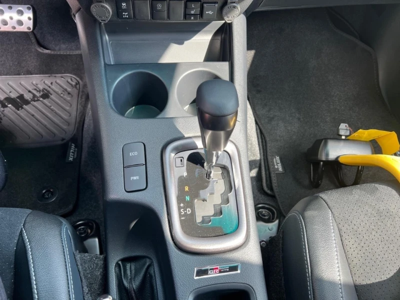 Toyota Hilux 2.8 D-4D/GR SPORT/DOUBLE CAB/JBL/360/LED/, снимка 14 - Автомобили и джипове - 51270669