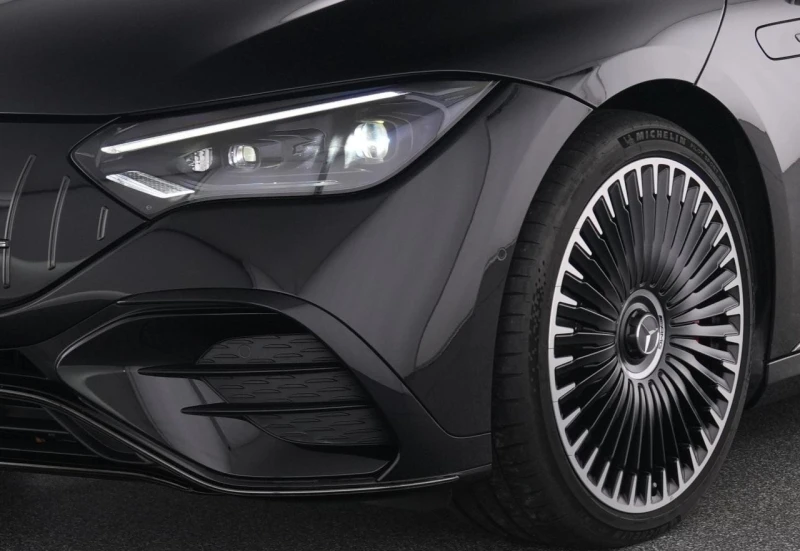 Mercedes-Benz EQE 53/AMG/4-MATIC/HYPERSCREEN/CARBON/BURM/PANO/360, снимка 4 - Автомобили и джипове - 53072891
