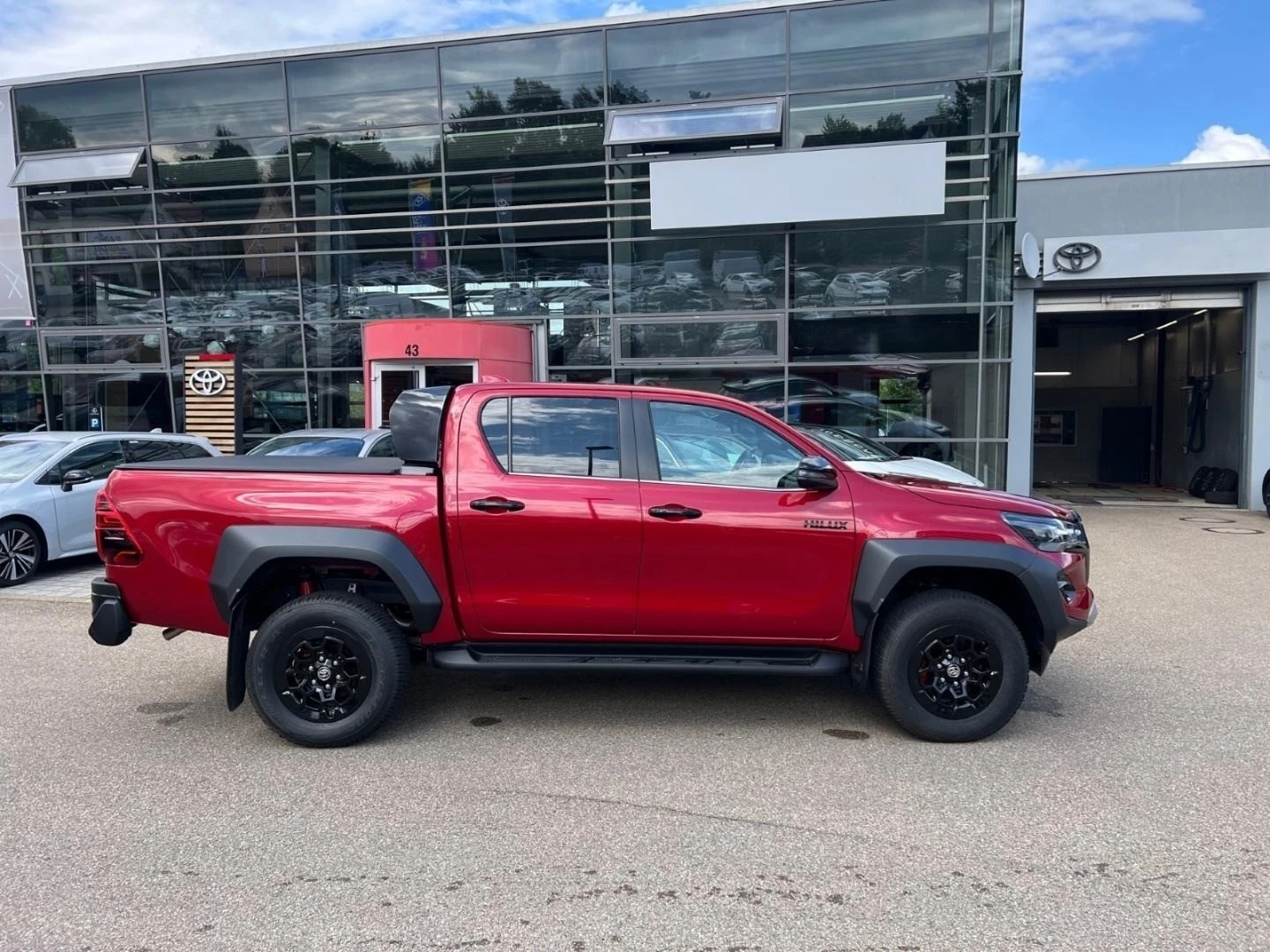 Toyota Hilux 2.8 D-4D/GR SPORT/DOUBLE CAB/JBL/360/LED/ - изображение 2