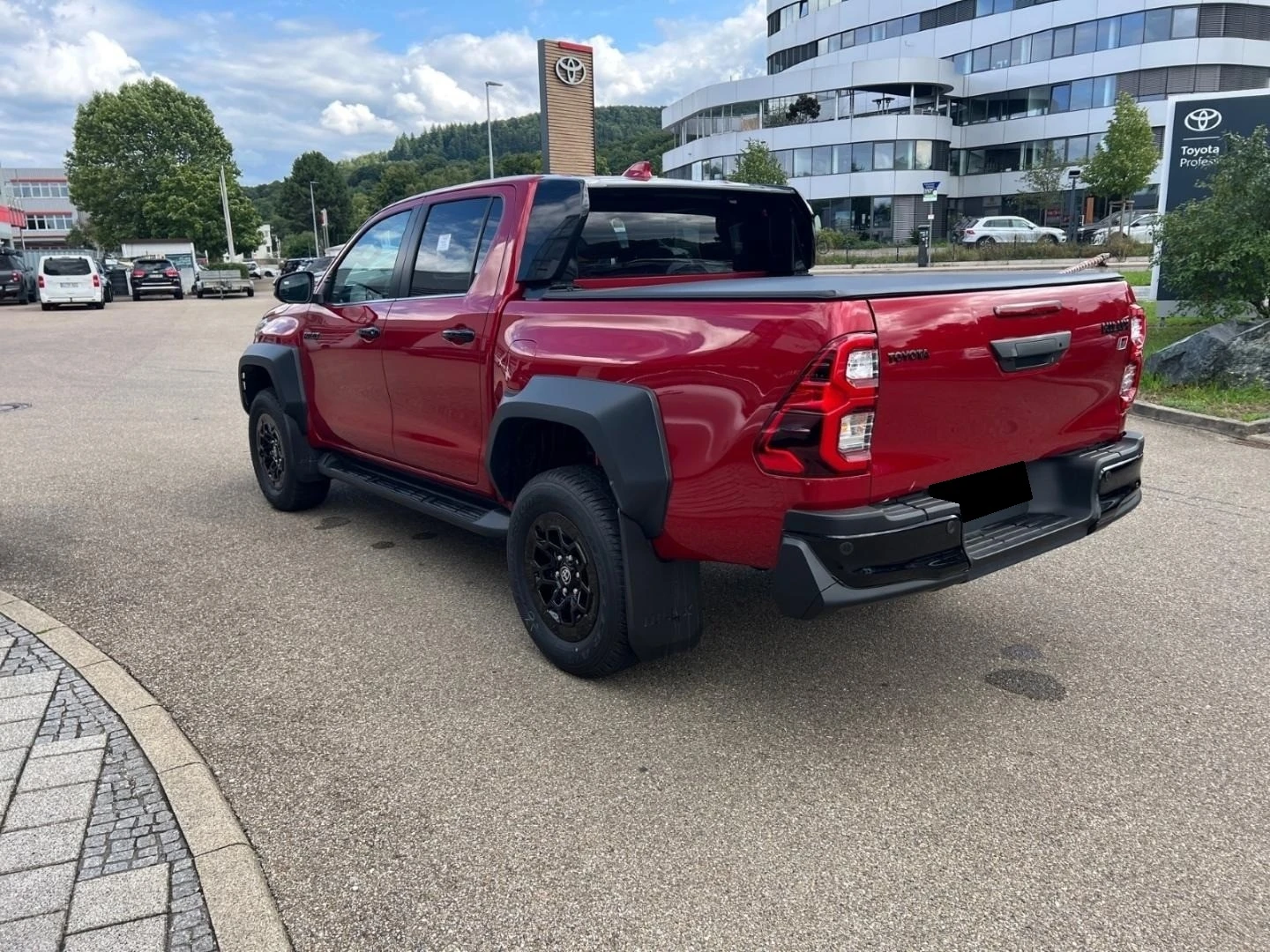 Toyota Hilux 2.8 D-4D/GR SPORT/DOUBLE CAB/JBL/360/LED/ - изображение 4