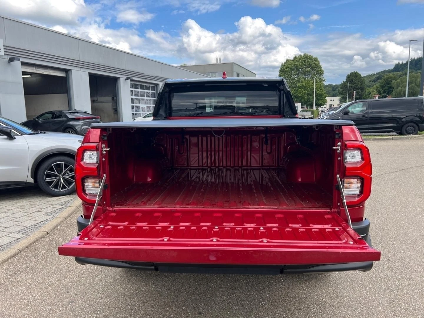 Toyota Hilux 2.8 D-4D/GR SPORT/DOUBLE CAB/JBL/360/LED/ - изображение 6