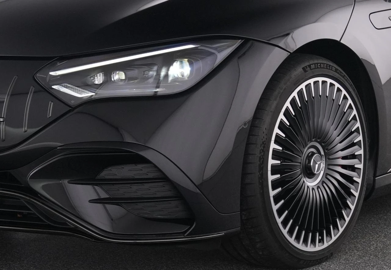 Mercedes-Benz EQE 53/AMG/4-MATIC/HYPERSCREEN/CARBON/BURM/PANO/360 - изображение 4