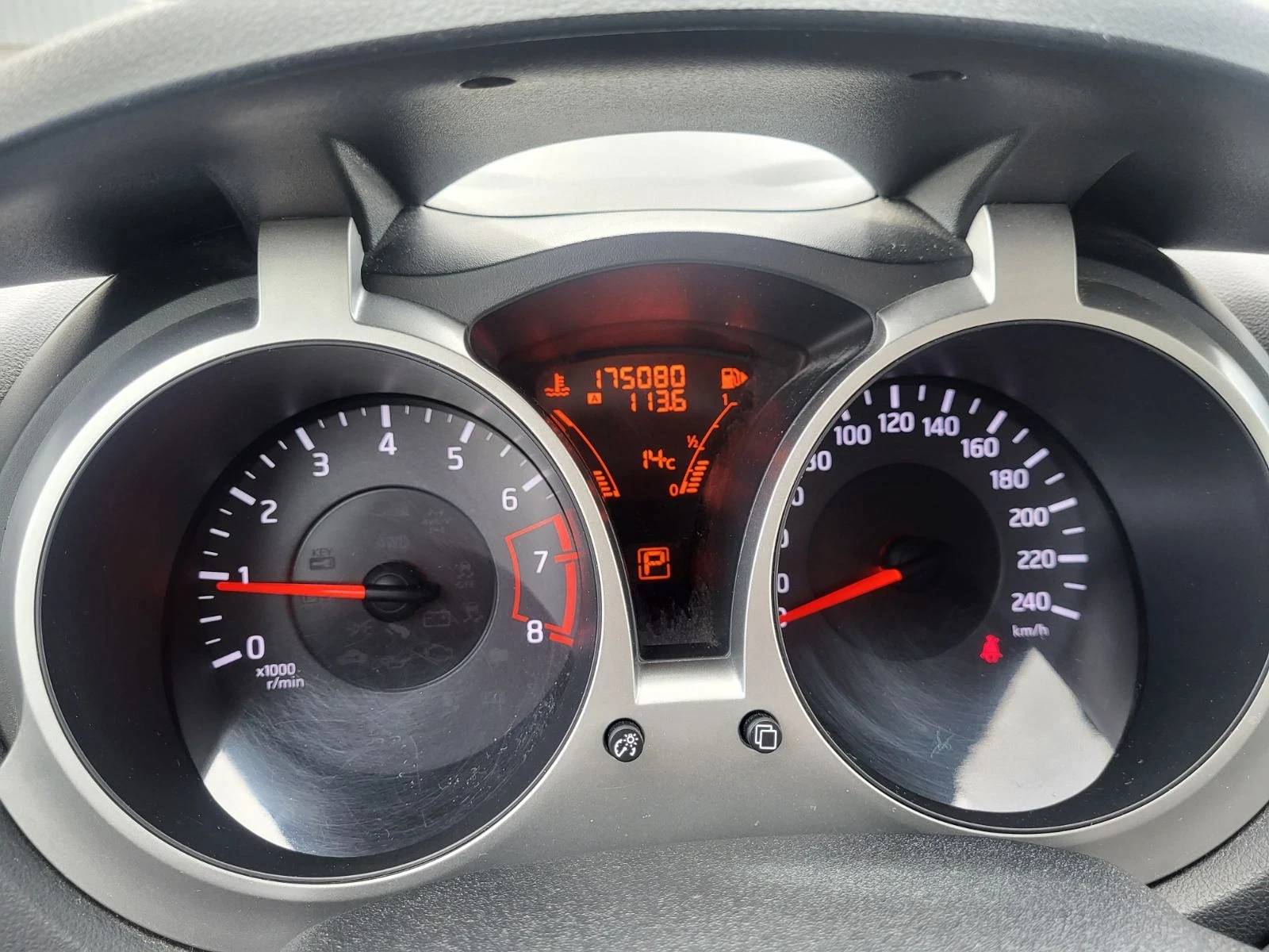 Nissan Juke 1.6, снимка 14 - Автомобили и джипове - 53986623