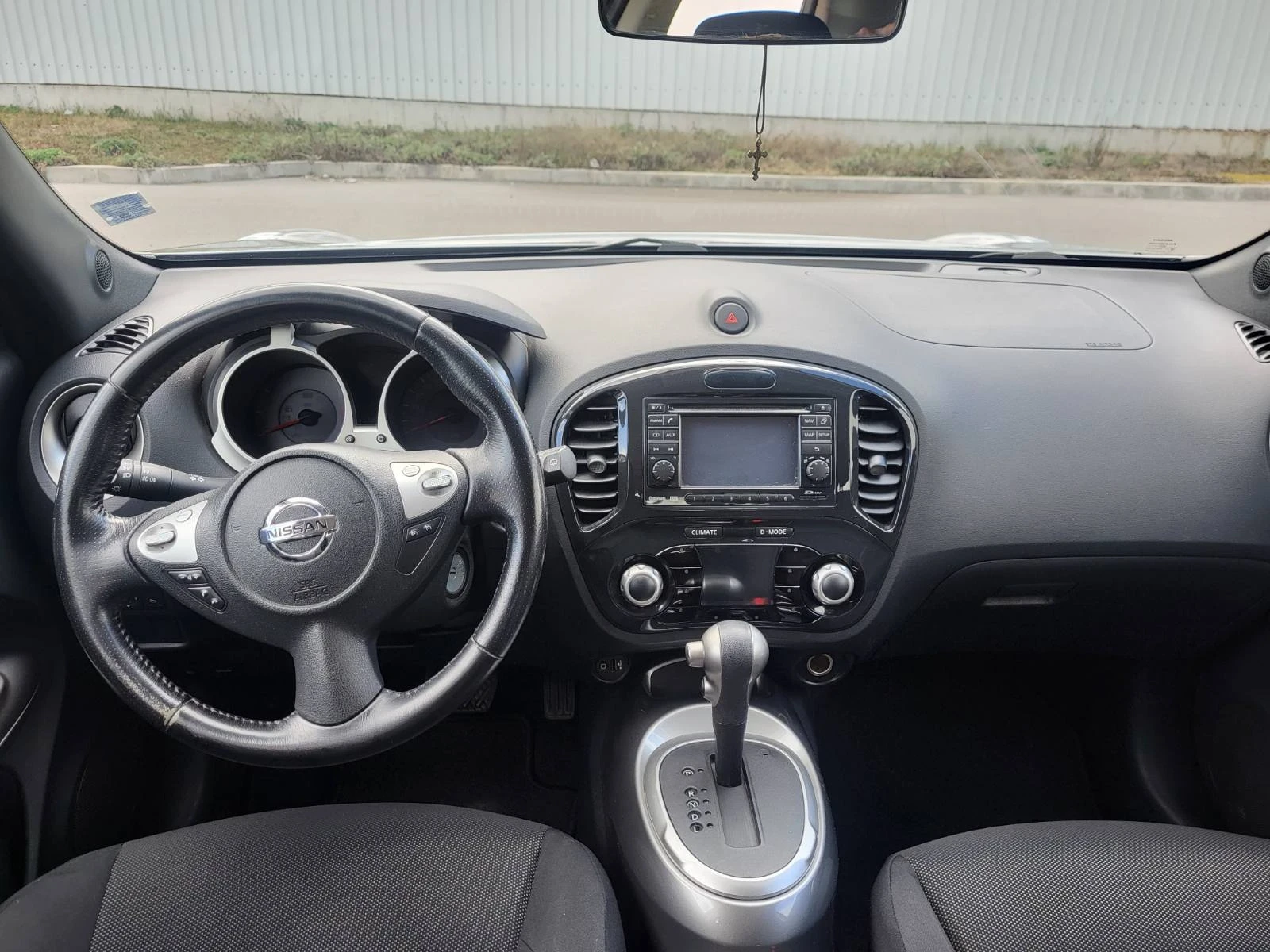 Nissan Juke 1.6, снимка 10 - Автомобили и джипове - 53986623