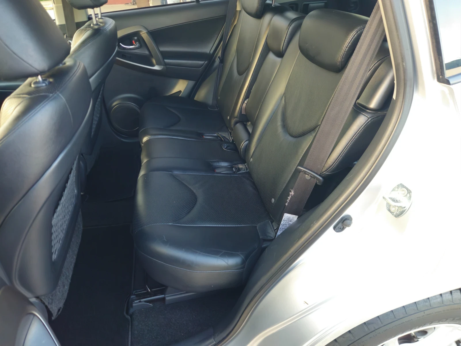 Toyota Rav4 126000, снимка 12 - Автомобили и джипове - 54115753