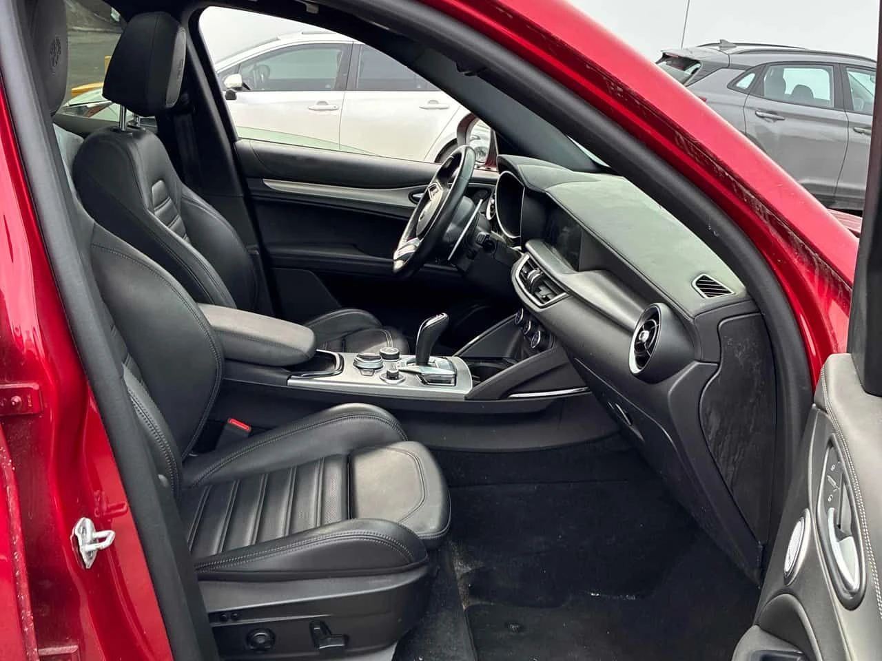 Alfa Romeo Stelvio * Veloce * CARFAX * КОМПЛЕКТ ГУМИ * PANO* ПОДГРЕВИ, снимка 17 - Автомобили и джипове - 54141548