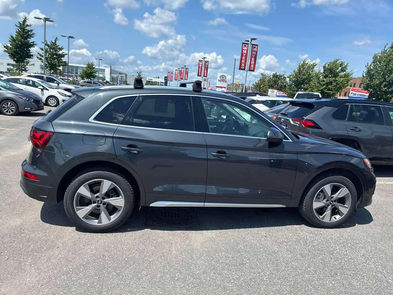 Audi Q5 * Komfort * CARFAX * БЕЗ ПЪРВОНАЧАЛНА ВНОСКА, снимка 3 - Автомобили и джипове - 55410491