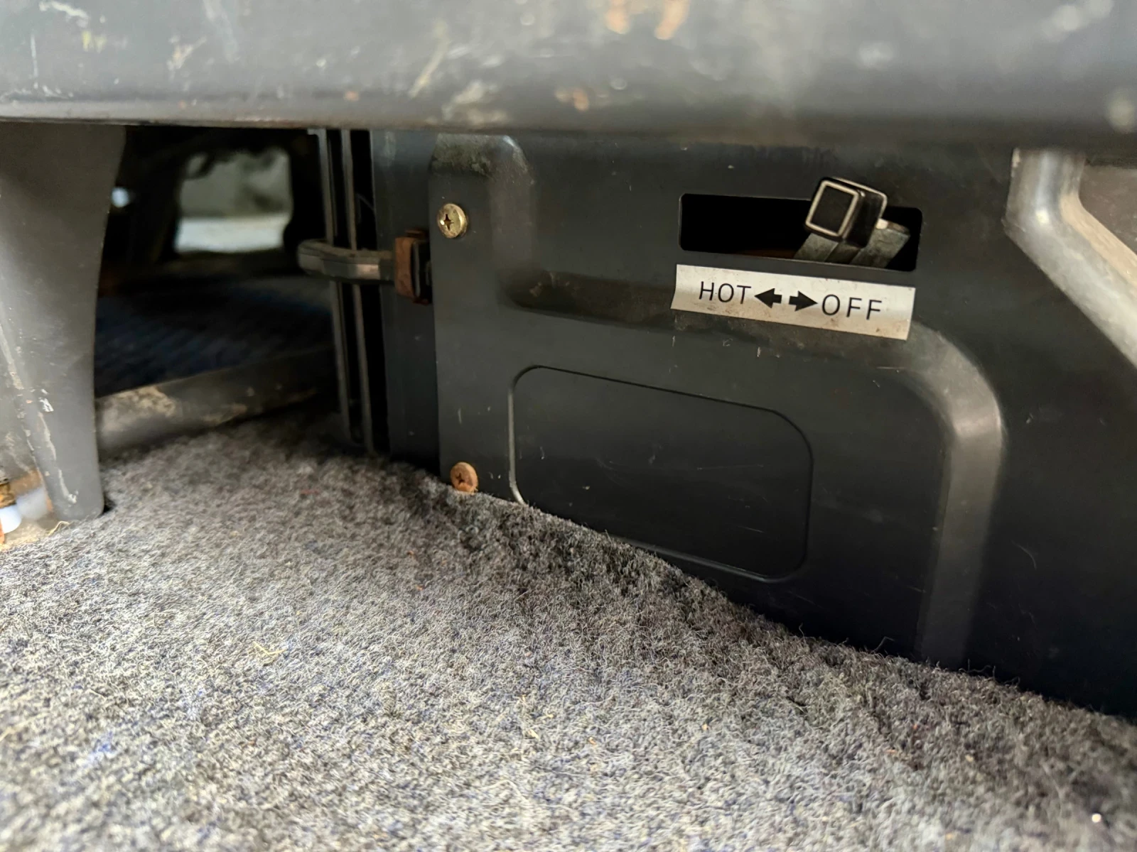 Mitsubishi L300 4x4 / 2.5 TDI - изображение 10