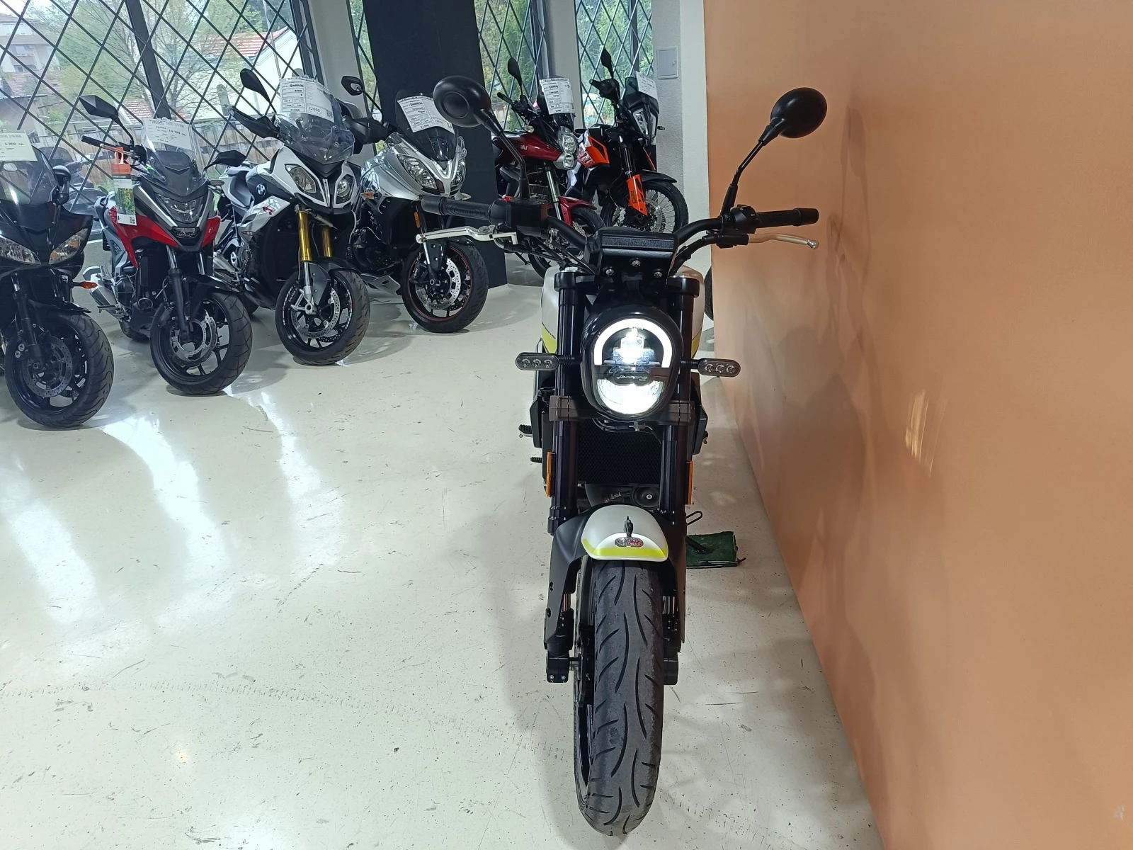 Benelli Cafe Racer LEONCINO 250 ABS LED - изображение 5