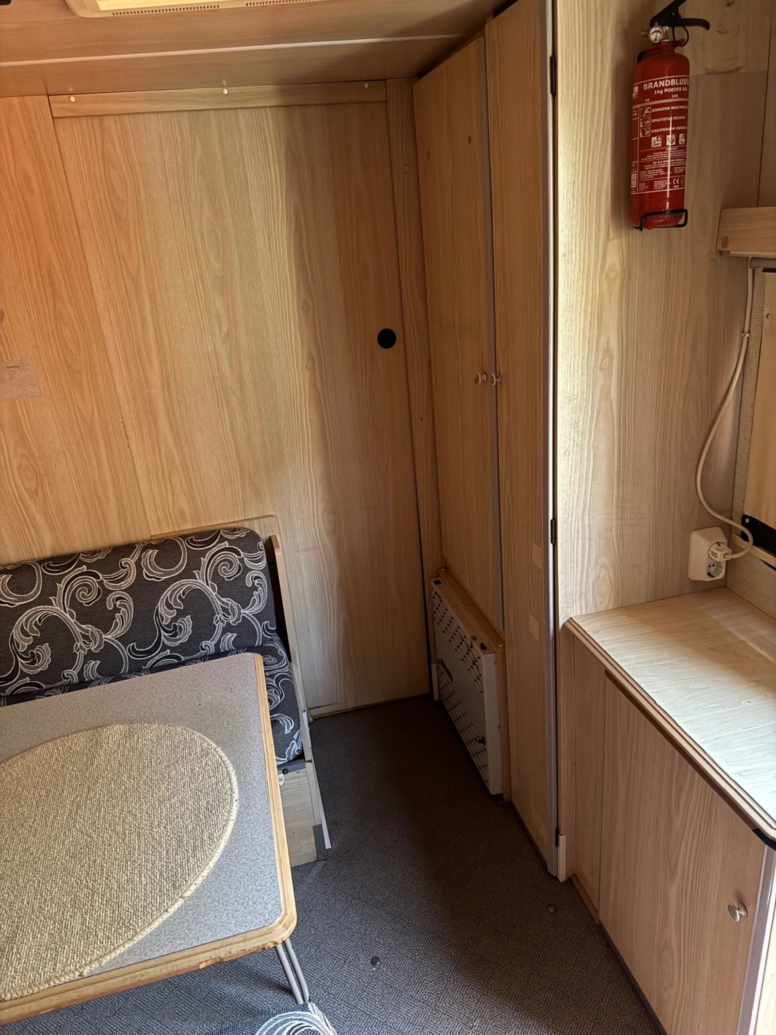 Каравана Caravelair A 4205, снимка 6 - Каравани и кемпери - 54239427