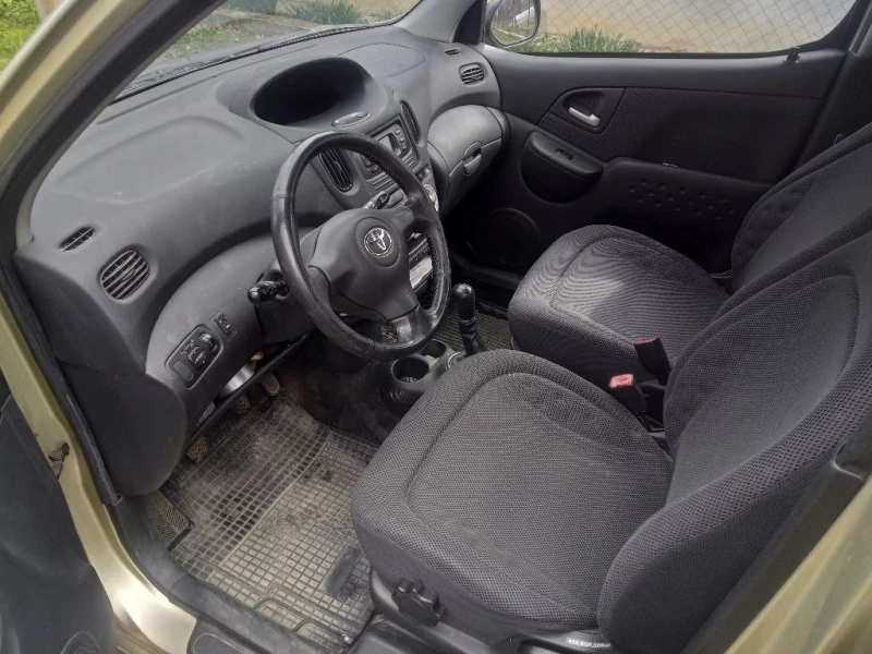 Toyota Yaris verso 1.3 vvt-i, снимка 10 - Автомобили и джипове - 40009160