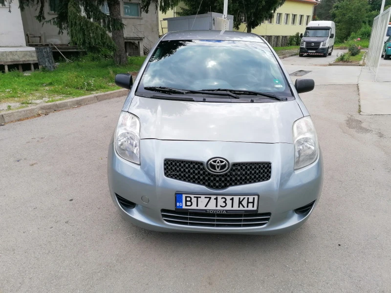 Toyota Yaris 1.0i, снимка 1 - Автомобили и джипове - 44622530