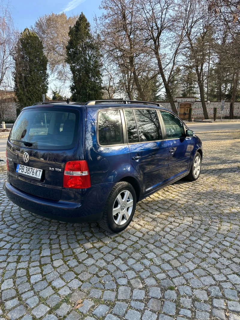 VW Touran 2.0 TDI 7-места, снимка 3 - Автомобили и джипове - 49453409