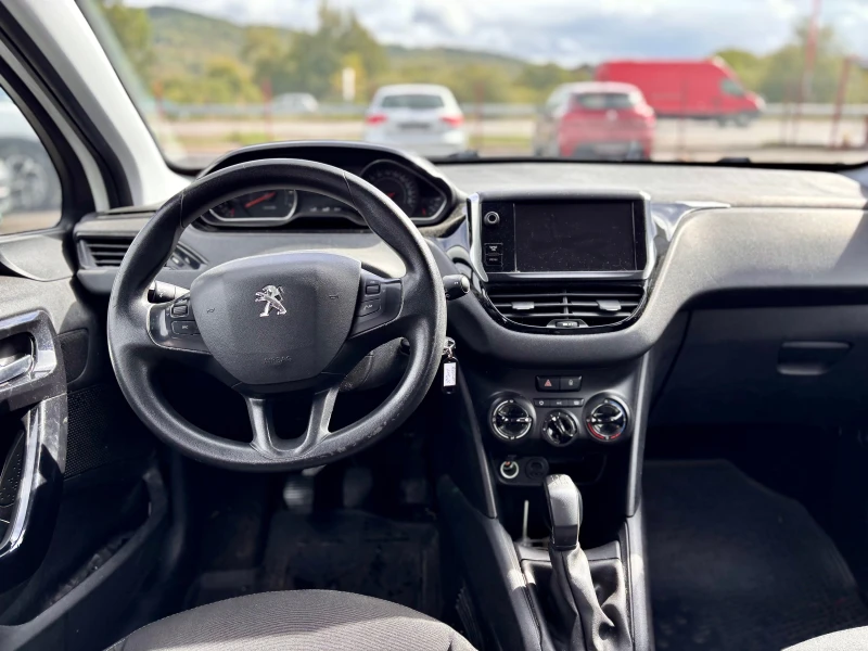 Peugeot 208, снимка 7 - Автомобили и джипове - 51961714