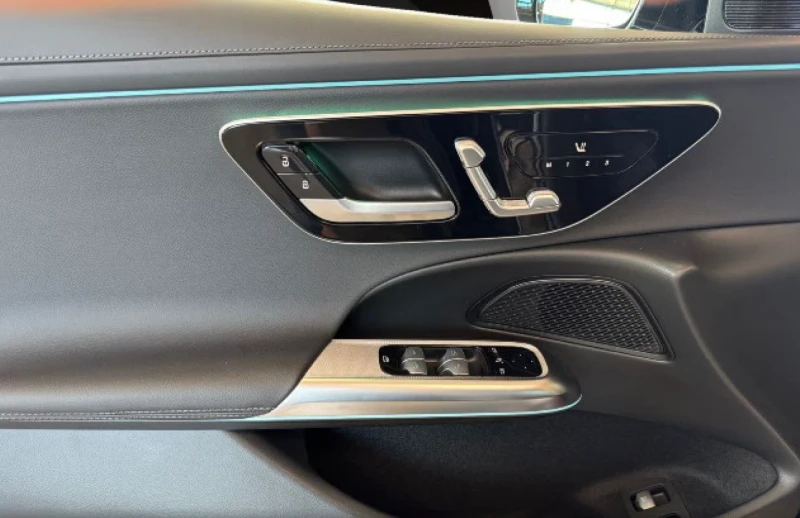 Mercedes-Benz E 300 e Avantgarde Hyperscreen Pano, снимка 6 - Автомобили и джипове - 52096601