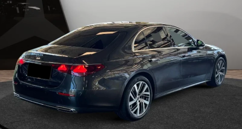 Mercedes-Benz E 300 e Avantgarde Hyperscreen Pano, снимка 2 - Автомобили и джипове - 52096601