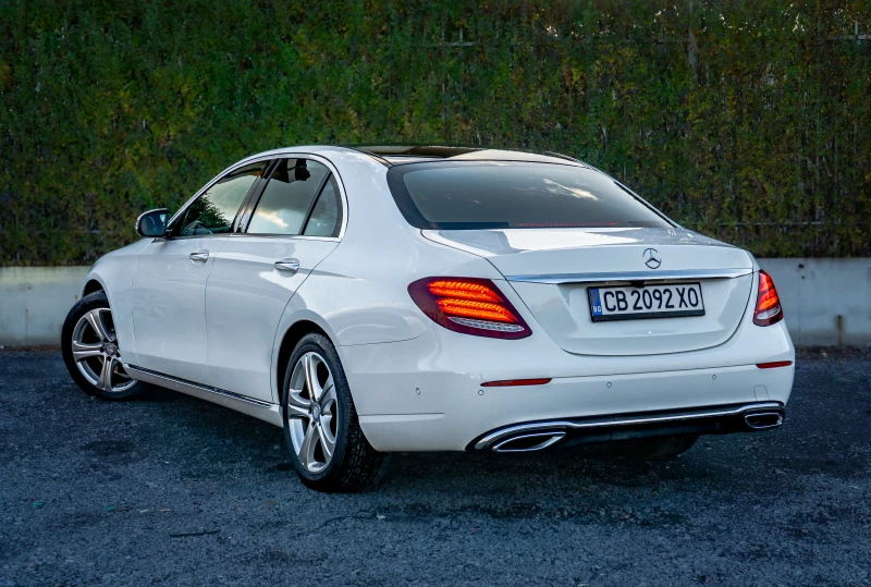 Mercedes-Benz E 220 РЕГИСТРИРАНА-ПЕРФЕКТНА-ГАРАНЦИЯ, снимка 6 - Автомобили и джипове - 52390438
