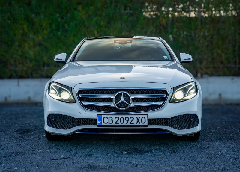 Mercedes-Benz E 220 РЕГИСТРИРАНА-ПЕРФЕКТНА-ГАРАНЦИЯ, снимка 2 - Автомобили и джипове - 52390438