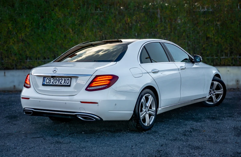 Mercedes-Benz E 220 РЕГИСТРИРАНА-ПЕРФЕКТНА-ГАРАНЦИЯ, снимка 4 - Автомобили и джипове - 52390438
