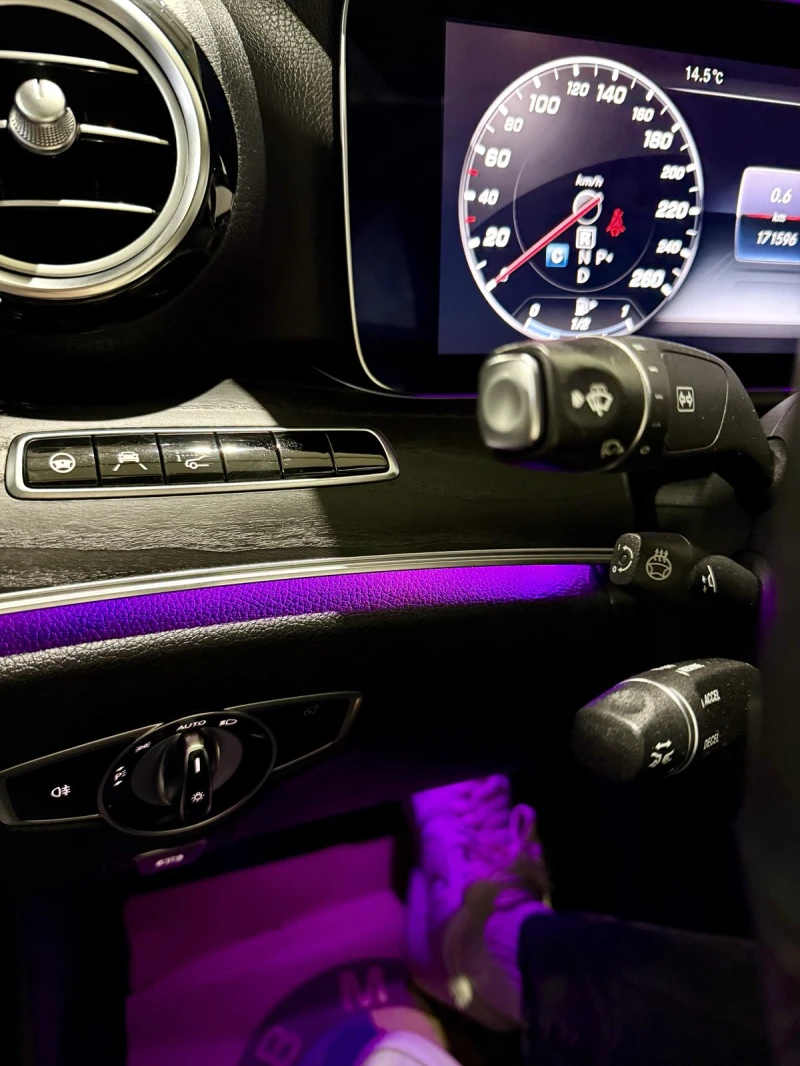 Mercedes-Benz E 400 4M AMG Night Package, снимка 15 - Автомобили и джипове - 52481186