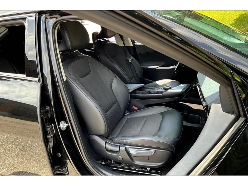 Kia EV6 * Light | Clean Carfax | All Electric SUV * CARFAX, снимка 13 - Автомобили и джипове - 52706152