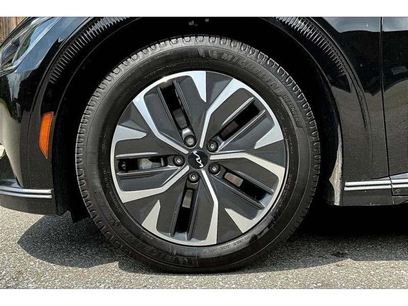 Kia EV6 * Light | Clean Carfax | All Electric SUV * CARFAX, снимка 14 - Автомобили и джипове - 52706152