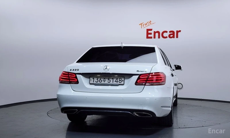 Mercedes-Benz E 220, снимка 4 - Автомобили и джипове - 52908638
