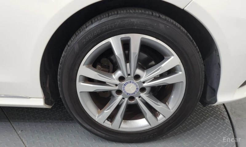 Mercedes-Benz E 220, снимка 5 - Автомобили и джипове - 52908638