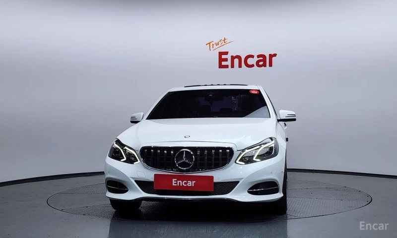 Mercedes-Benz E 220, снимка 3 - Автомобили и джипове - 52908638