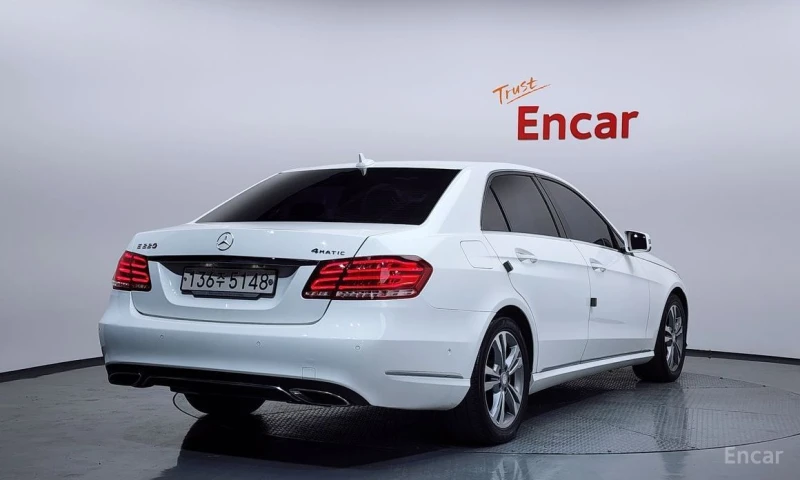 Mercedes-Benz E 220, снимка 2 - Автомобили и джипове - 52908638