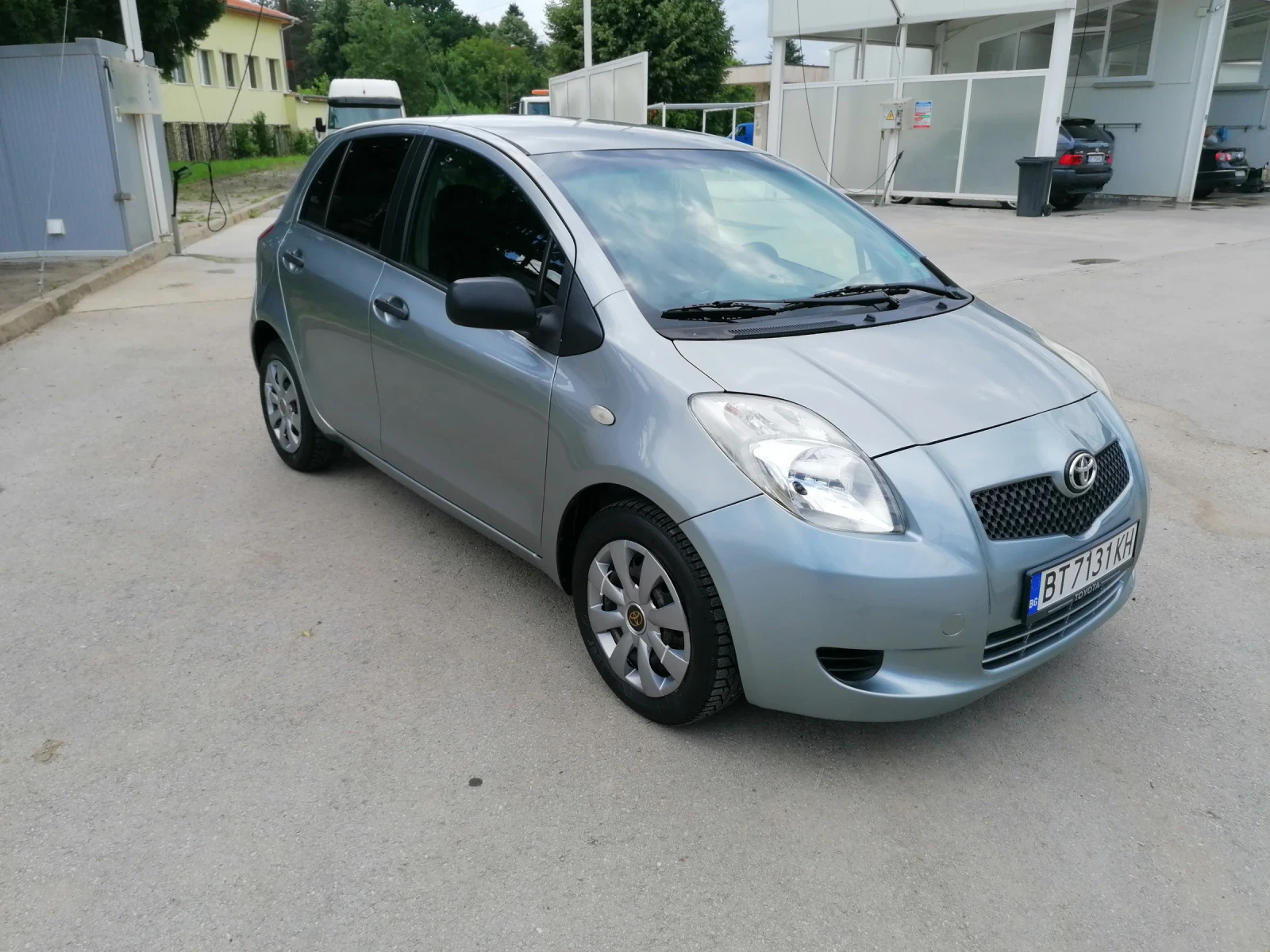 Toyota Yaris 1.0i - изображение 5