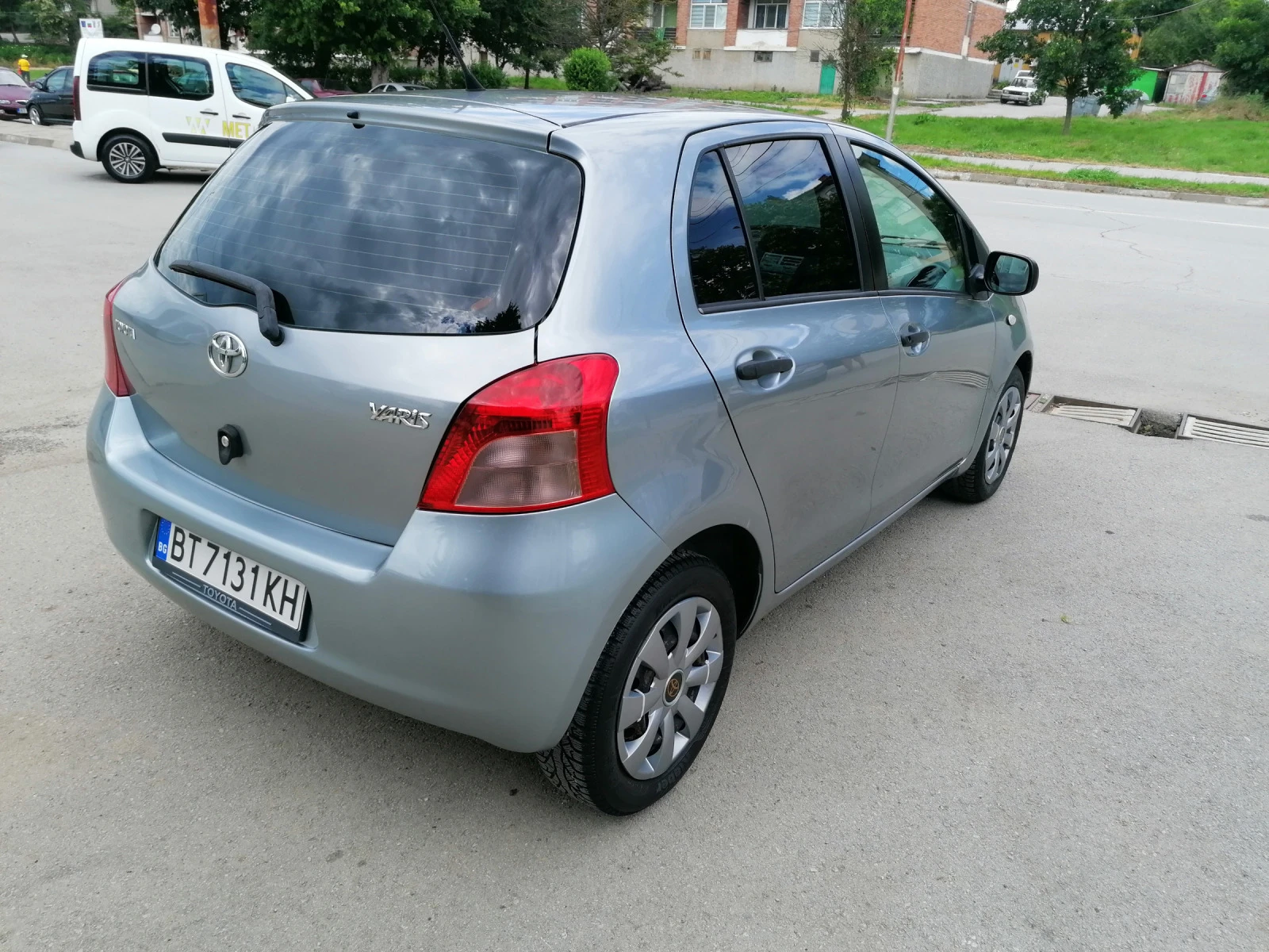 Toyota Yaris 1.0i - изображение 4