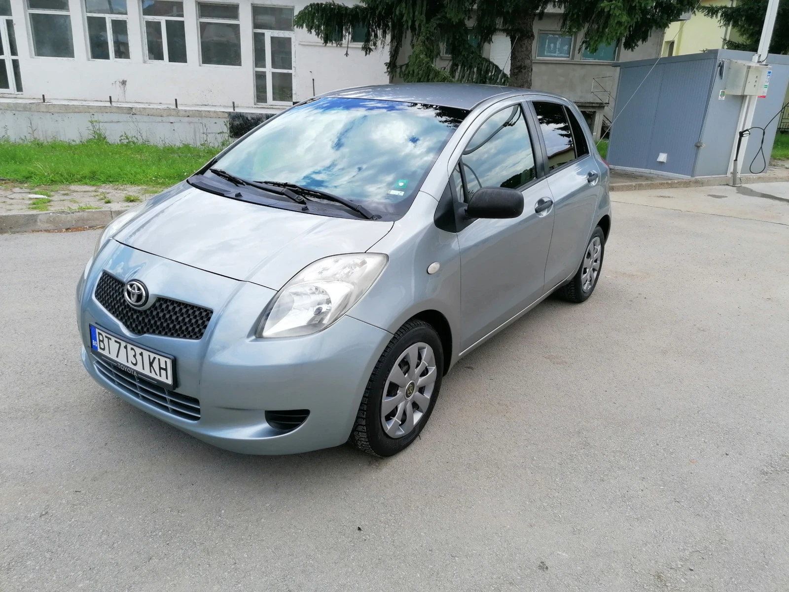 Toyota Yaris 1.0i - изображение 2