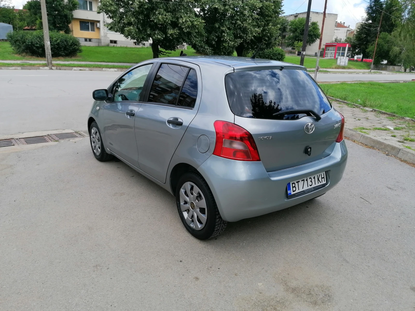 Toyota Yaris 1.0i - изображение 3