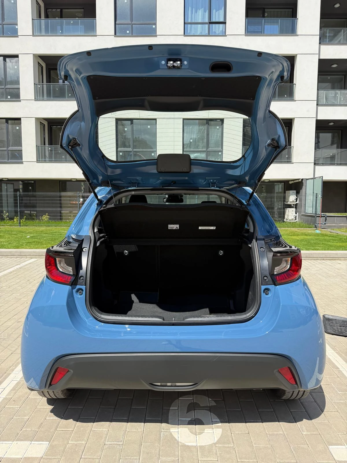 Toyota Yaris Yaris 1.5 CHIC - изображение 9