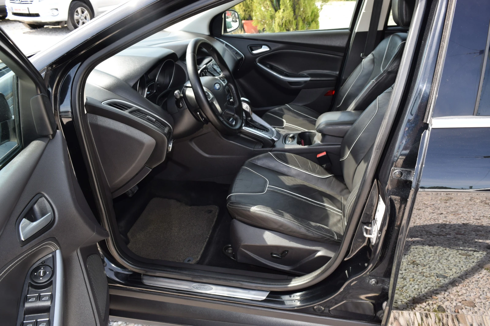 Ford Focus 2.0tdci* Автоматик* keyless* Нави* Кожа - изображение 9