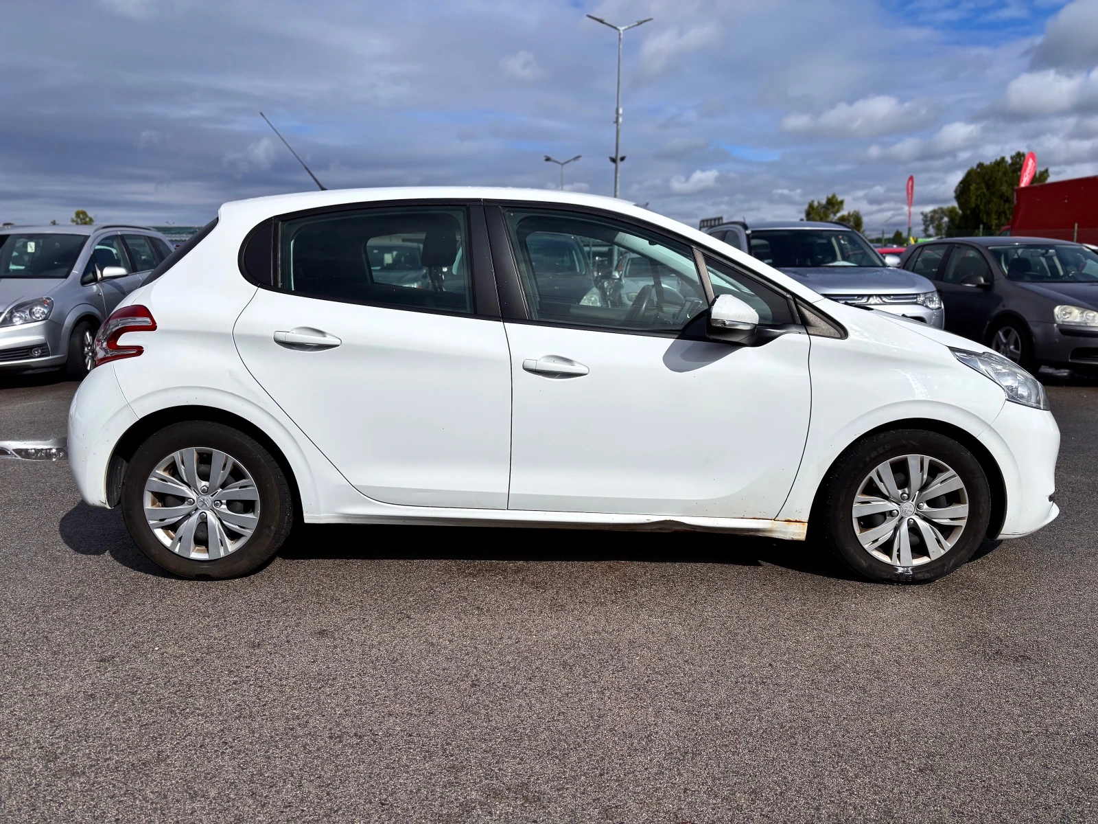 Peugeot 208  - изображение 4