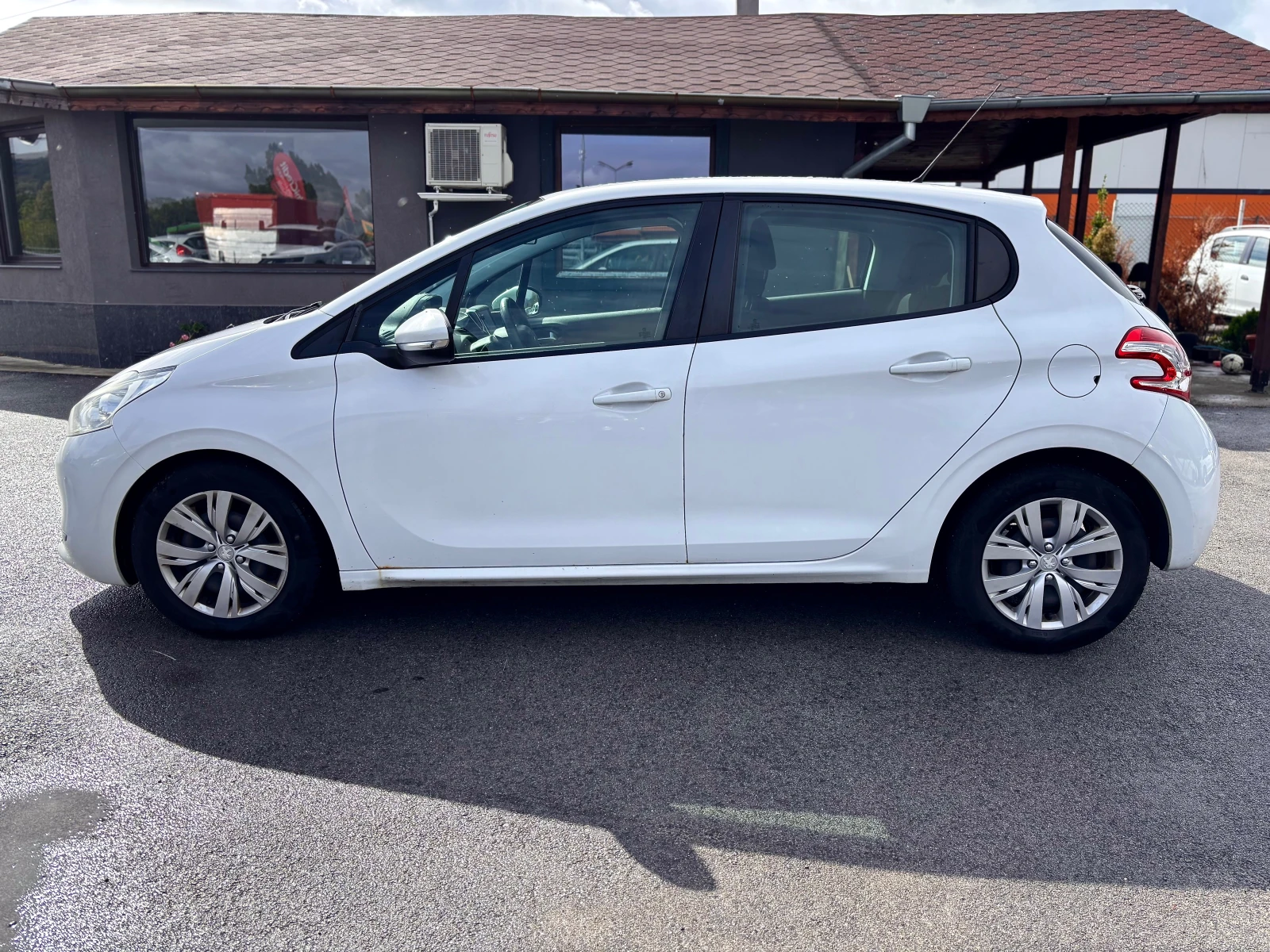 Peugeot 208  - изображение 5