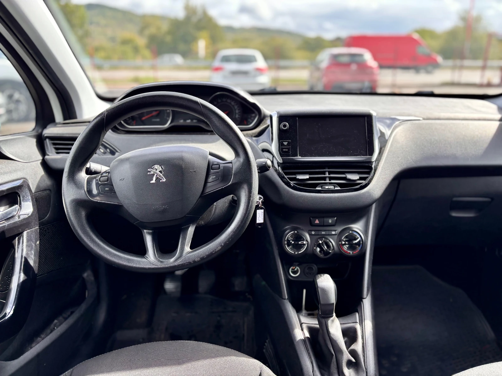 Peugeot 208  - изображение 7