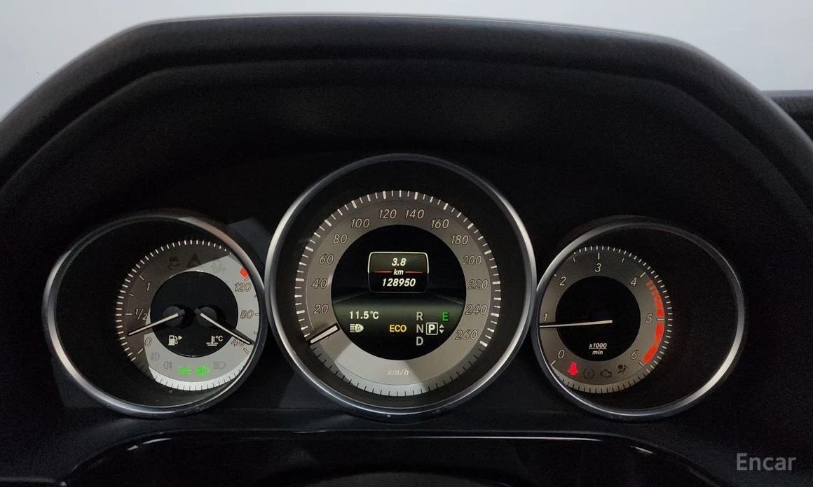 Mercedes-Benz E 220  - изображение 8