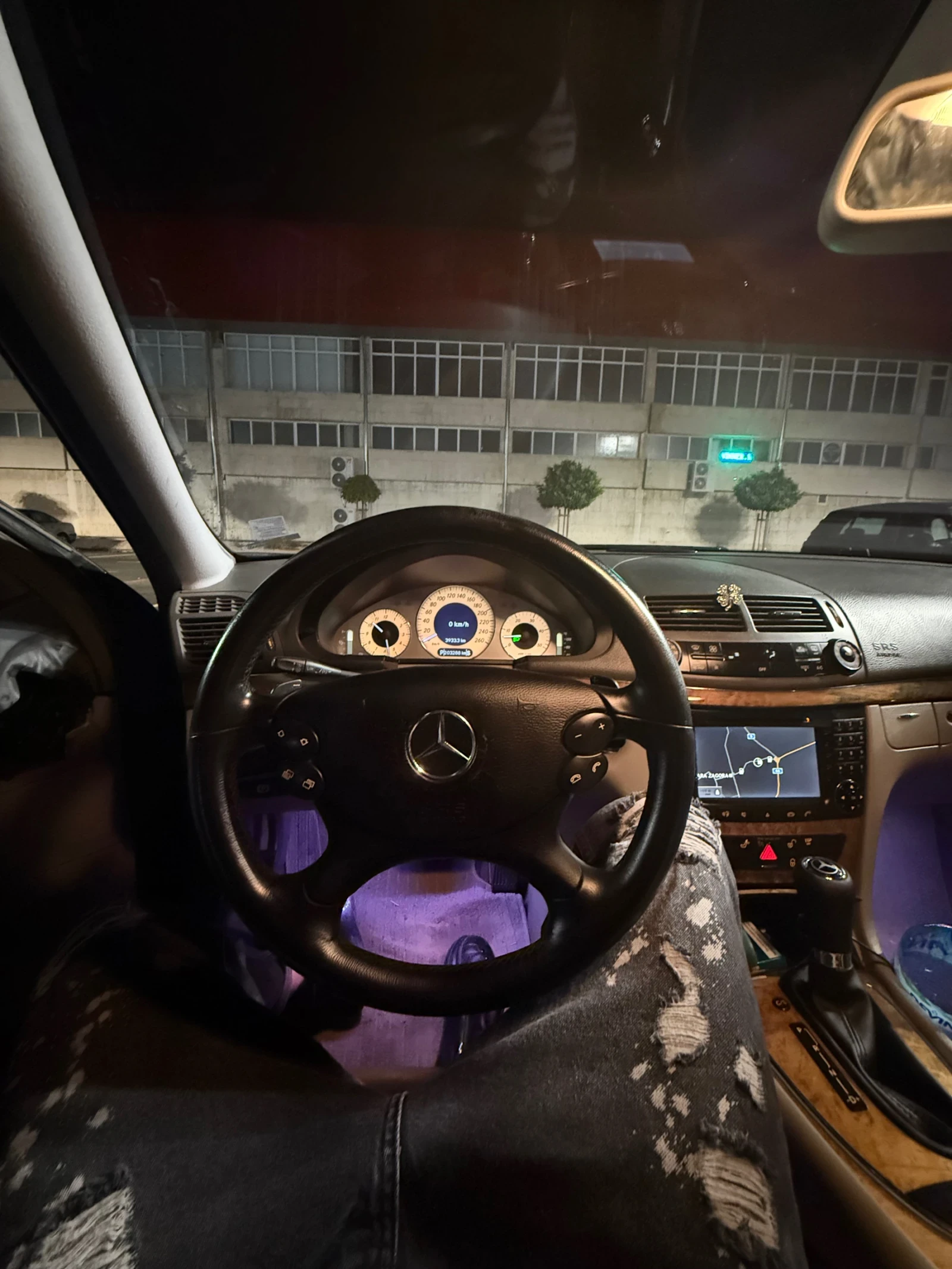 Mercedes-Benz E 320  - изображение 8