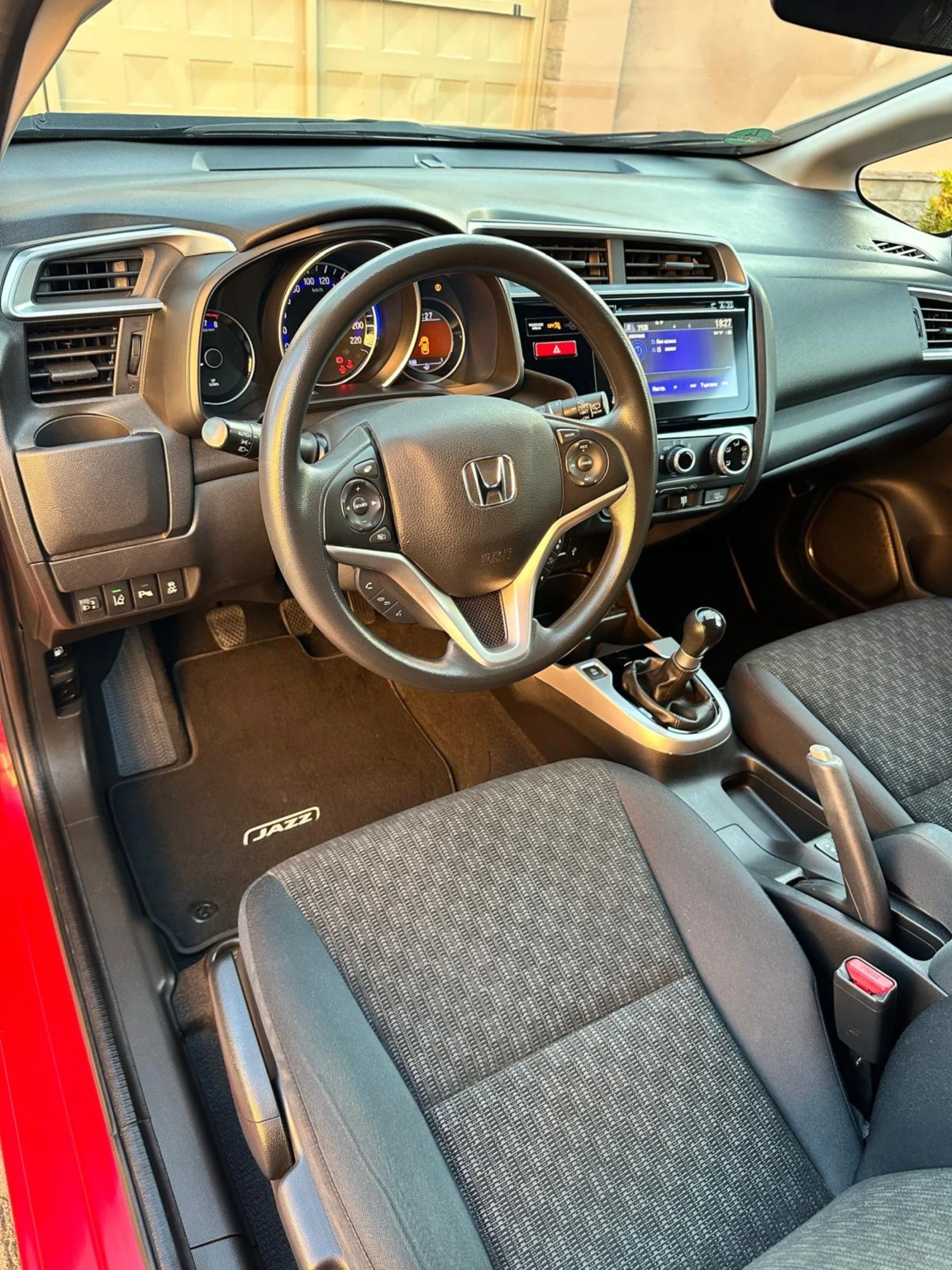 Honda Jazz 2017, снимка 10 - Автомобили и джипове - 53752832