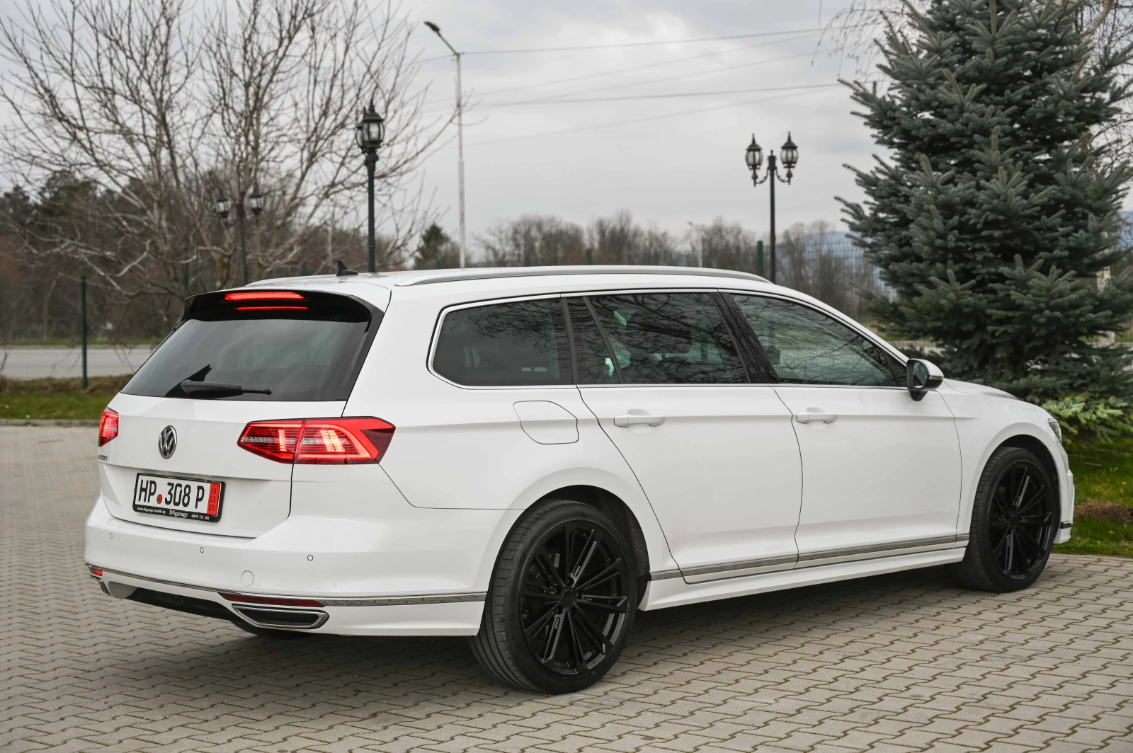 VW Passat 2.0TDI* R-LINE* DIGITAL* Камера* Matrix* ACC* Germ, снимка 8 - Автомобили и джипове - 53923043