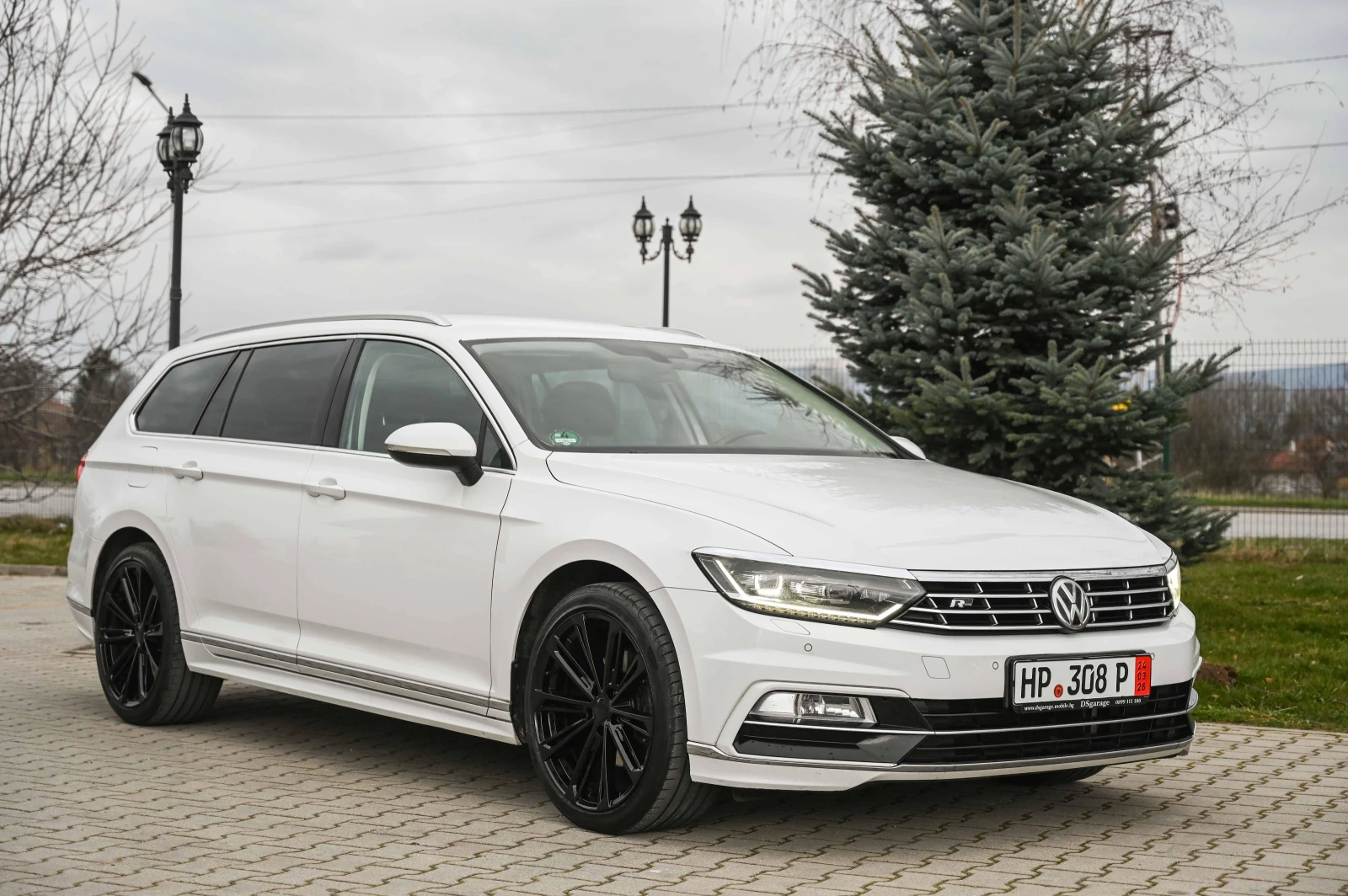 VW Passat 2.0TDI* R-LINE* DIGITAL* Камера* Matrix* ACC* Germ, снимка 17 - Автомобили и джипове - 53923043