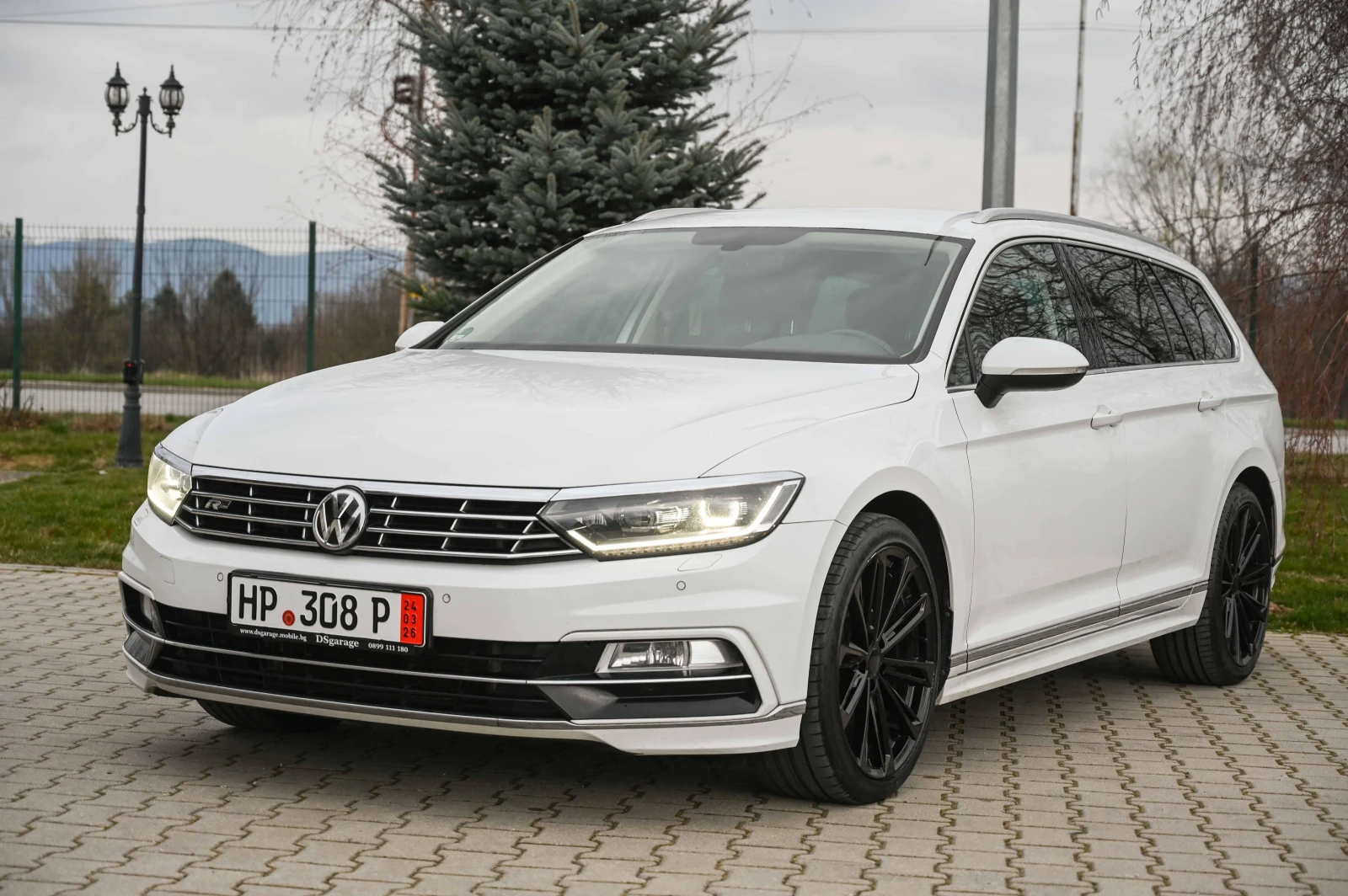 VW Passat 2.0TDI* R-LINE* DIGITAL* Камера* Matrix* ACC* Germ, снимка 3 - Автомобили и джипове - 53923043