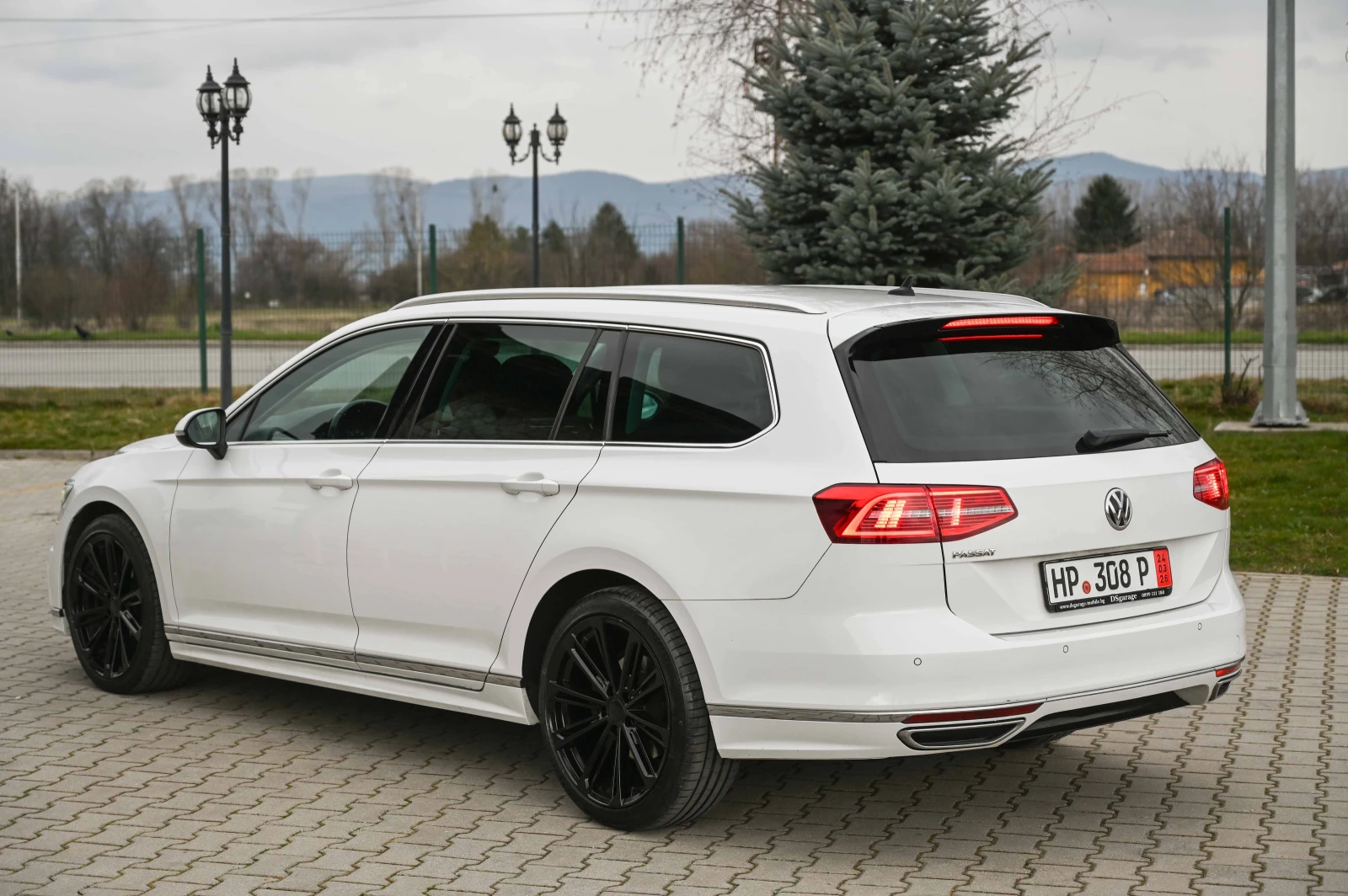 VW Passat 2.0TDI* R-LINE* DIGITAL* Камера* Matrix* ACC* Germ, снимка 6 - Автомобили и джипове - 53923043