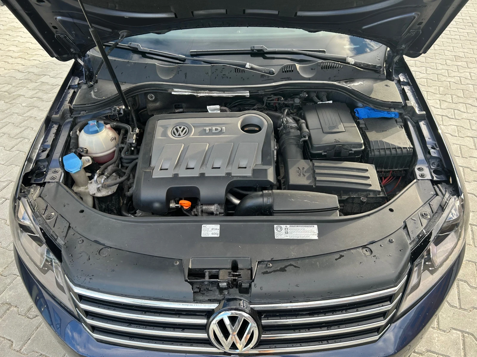 VW Passat 2.0 TDI, снимка 13 - Автомобили и джипове - 54895643