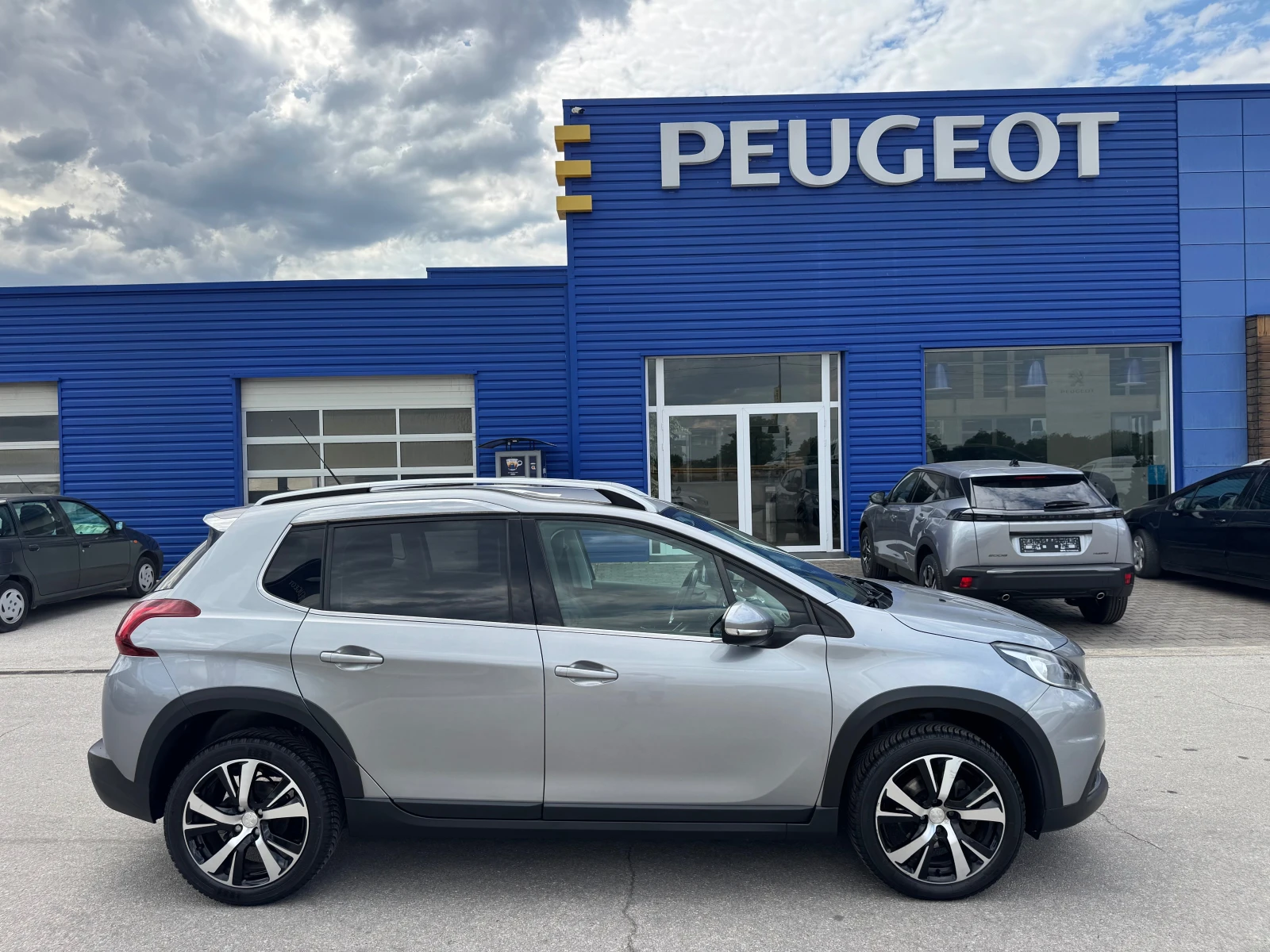 Peugeot 2008 Facelyft 1.6HDI 120kc Allure, снимка 6 - Автомобили и джипове - 55189906
