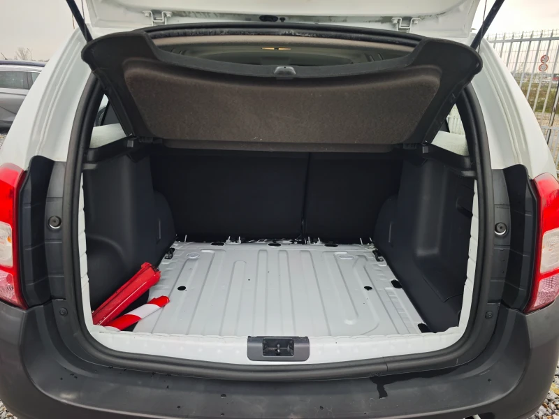 Dacia Duster 1.6i , снимка 15 - Автомобили и джипове - 52640677